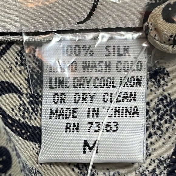 NWOT Spenser Jeremy Black Cream 100% Silk Short Sleeve Blouse - Size Medium - Picture 11 of 13